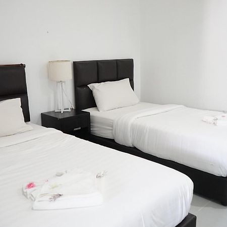 Chaiyai River Front Hotel Sichon Exterior photo