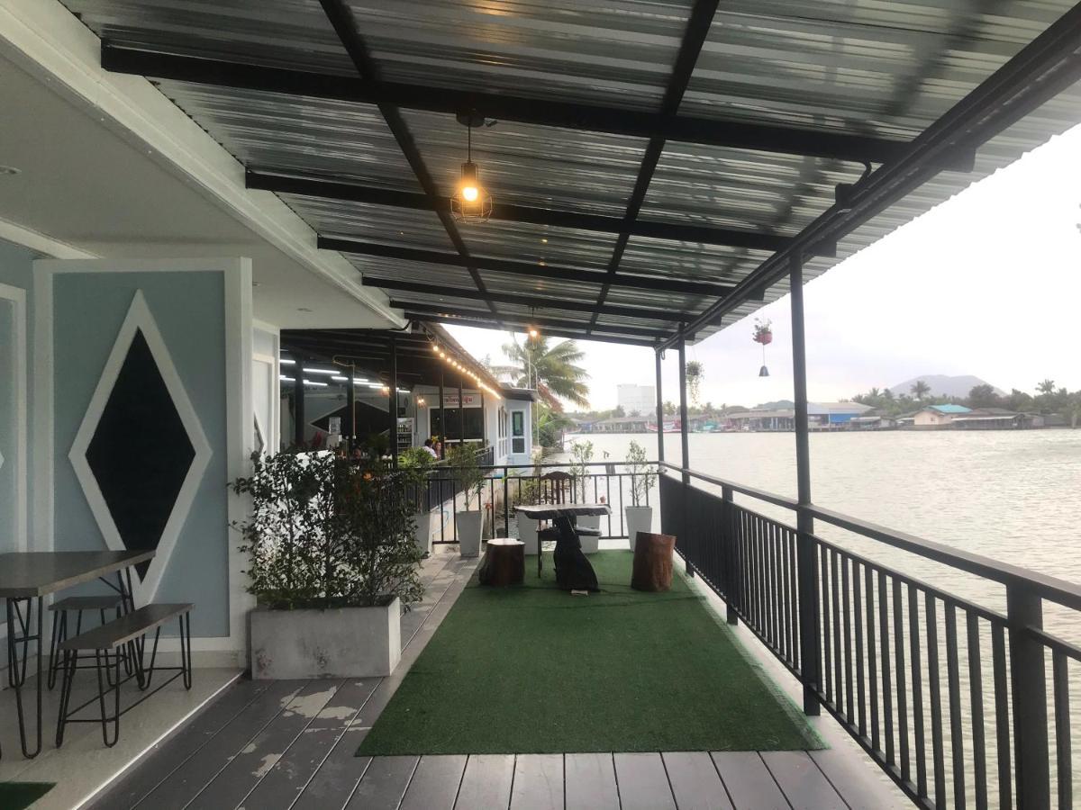 Chaiyai River Front Hotel Sichon Exterior photo
