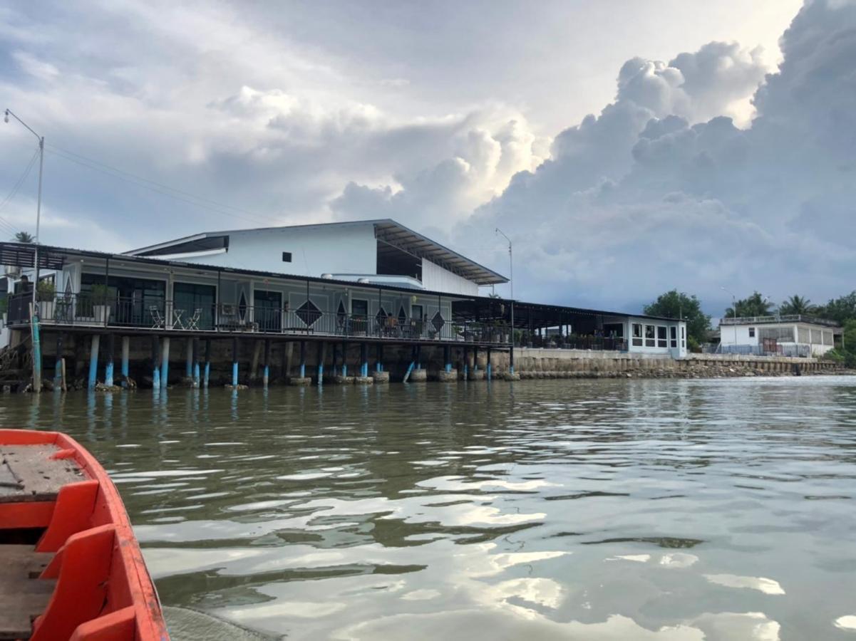 Chaiyai River Front Hotel Sichon Exterior photo