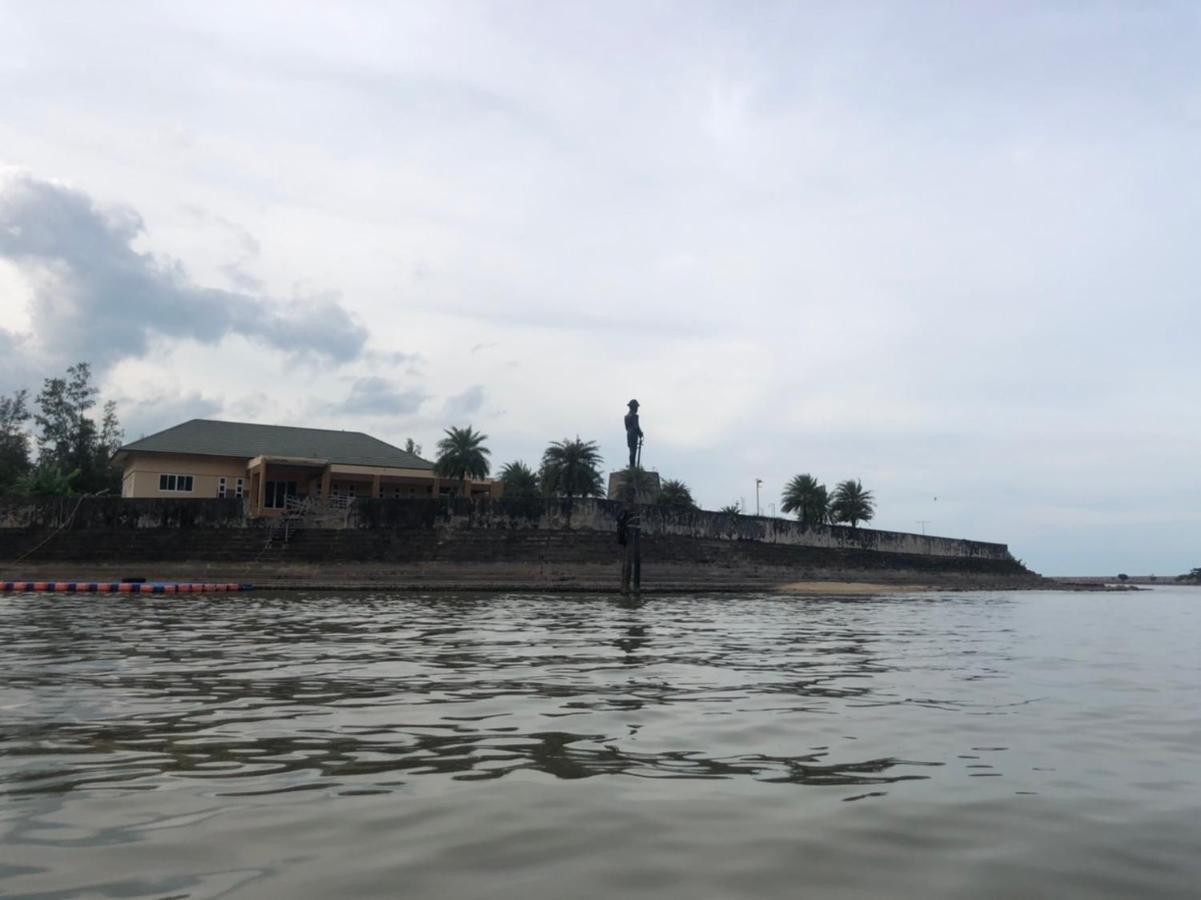 Chaiyai River Front Hotel Sichon Exterior photo
