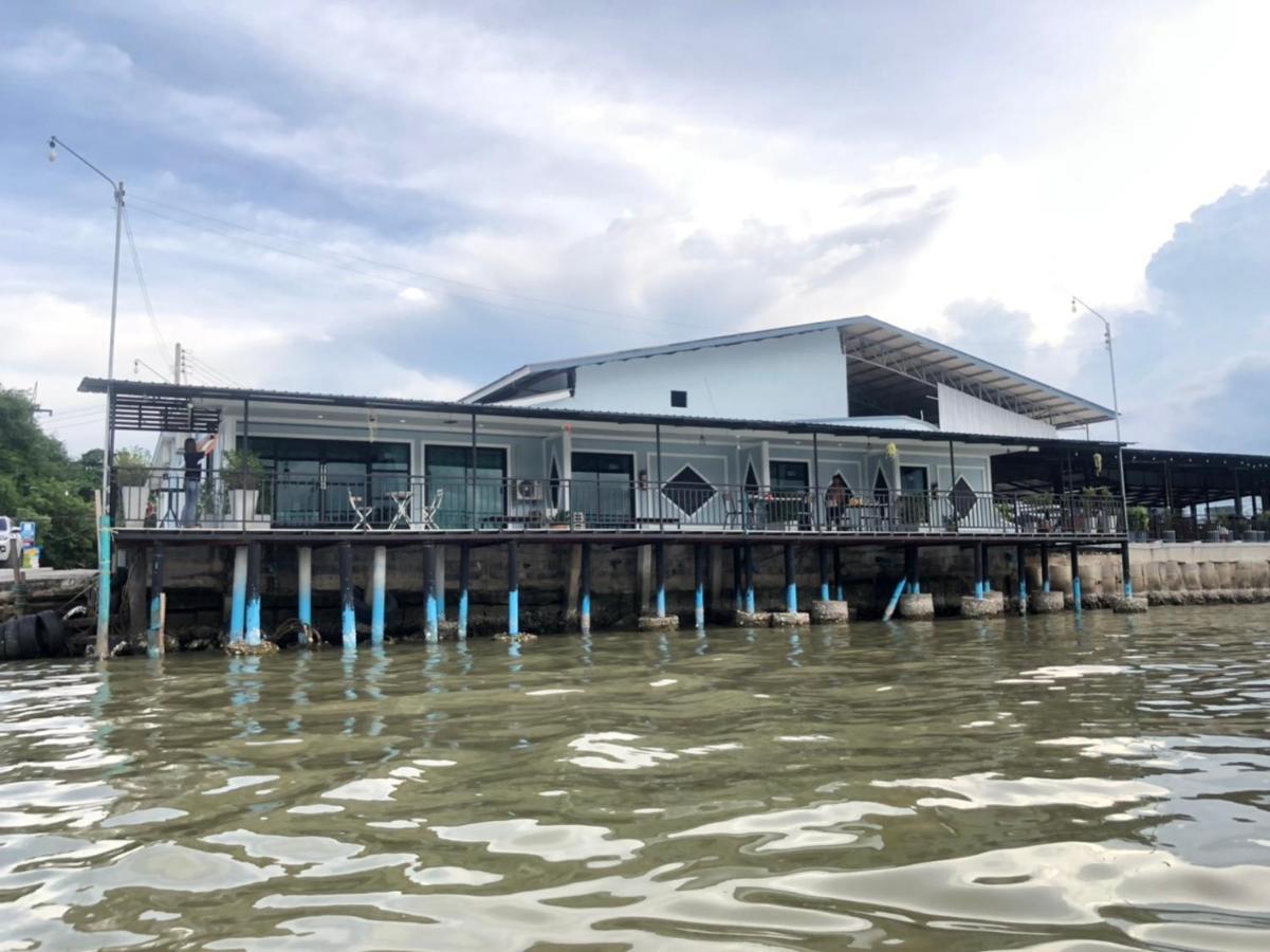 Chaiyai River Front Hotel Sichon Exterior photo