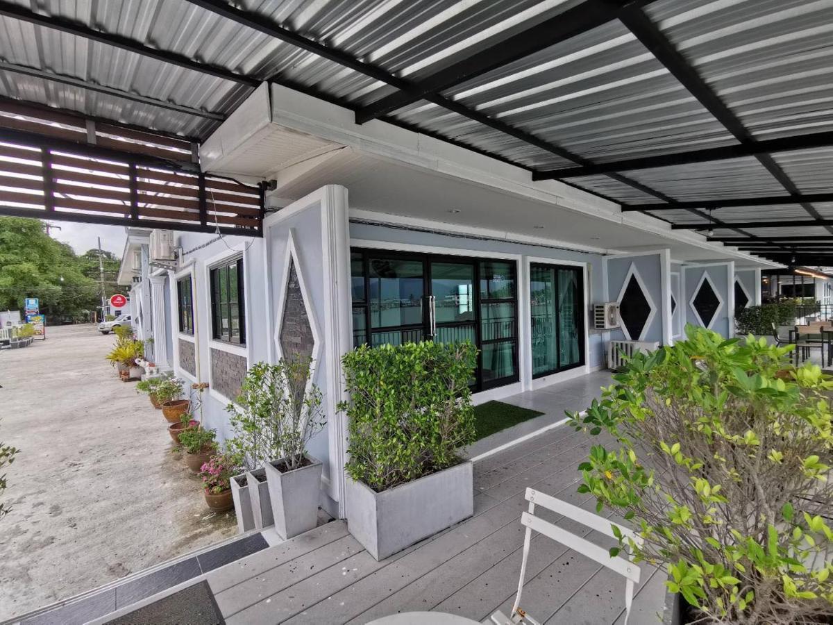 Chaiyai River Front Hotel Sichon Exterior photo