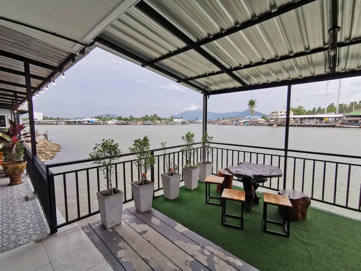 Chaiyai River Front Hotel Sichon Exterior photo
