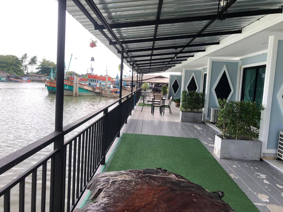 Chaiyai River Front Hotel Sichon Exterior photo