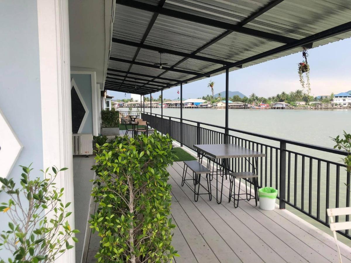 Chaiyai River Front Hotel Sichon Exterior photo