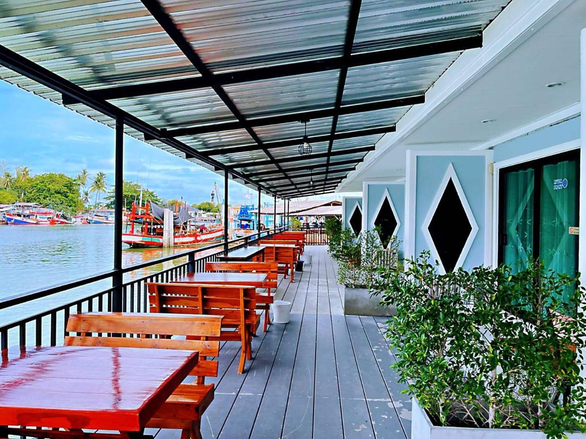 Chaiyai River Front Hotel Sichon Exterior photo