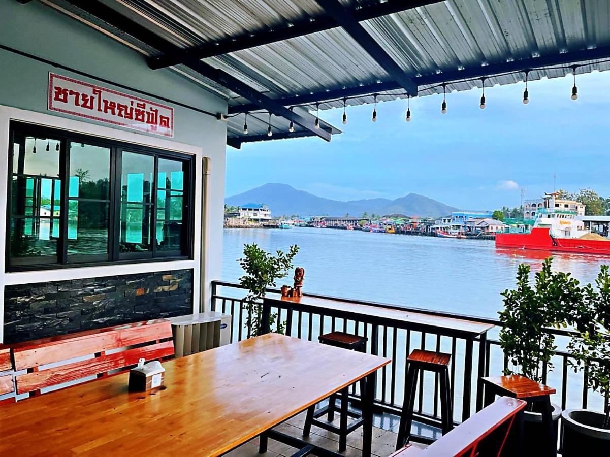 Chaiyai River Front Hotel Sichon Exterior photo