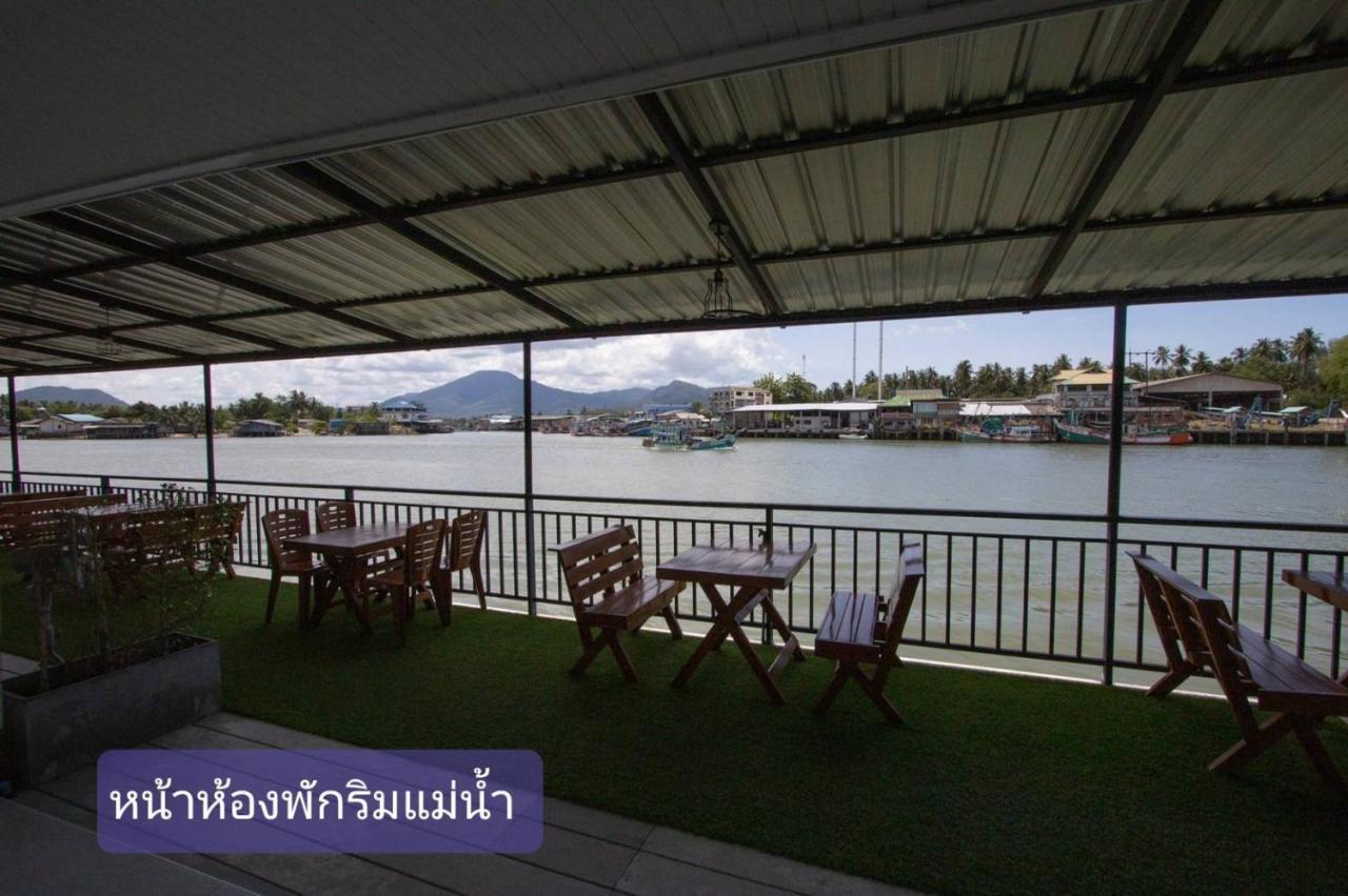 Chaiyai River Front Hotel Sichon Exterior photo