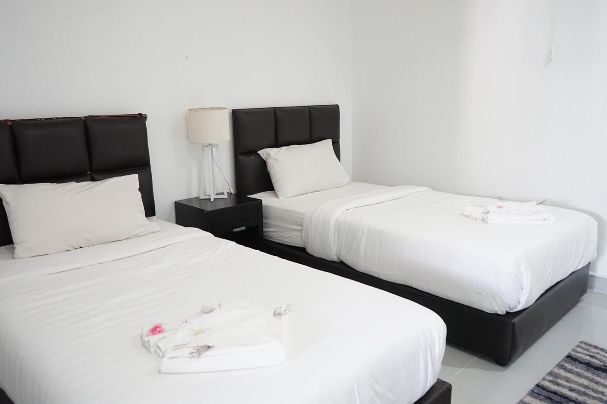 Chaiyai River Front Hotel Sichon Exterior photo