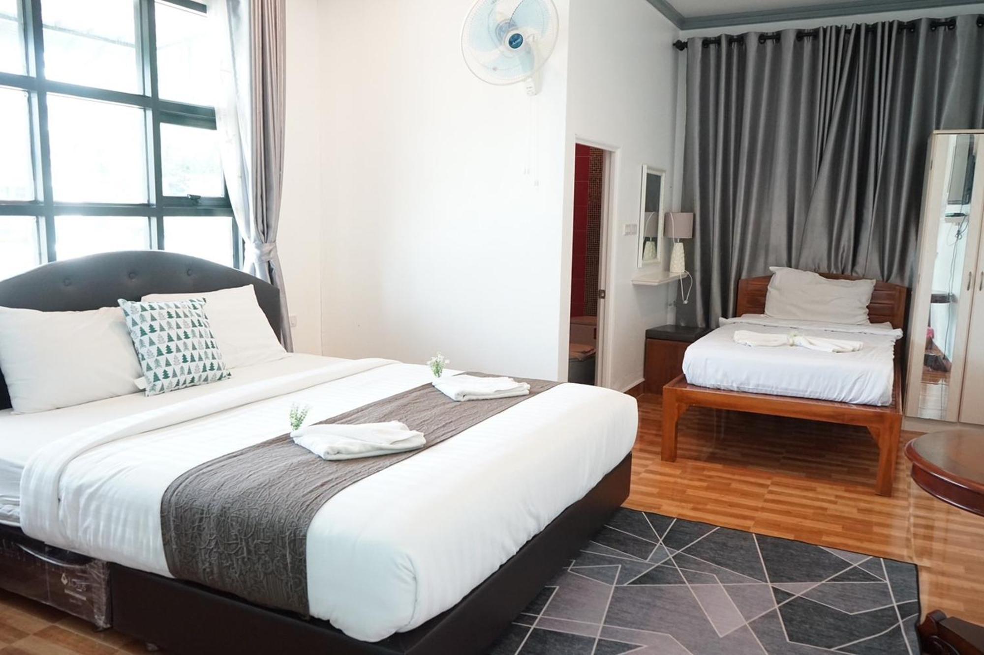 Chaiyai River Front Hotel Sichon Exterior photo