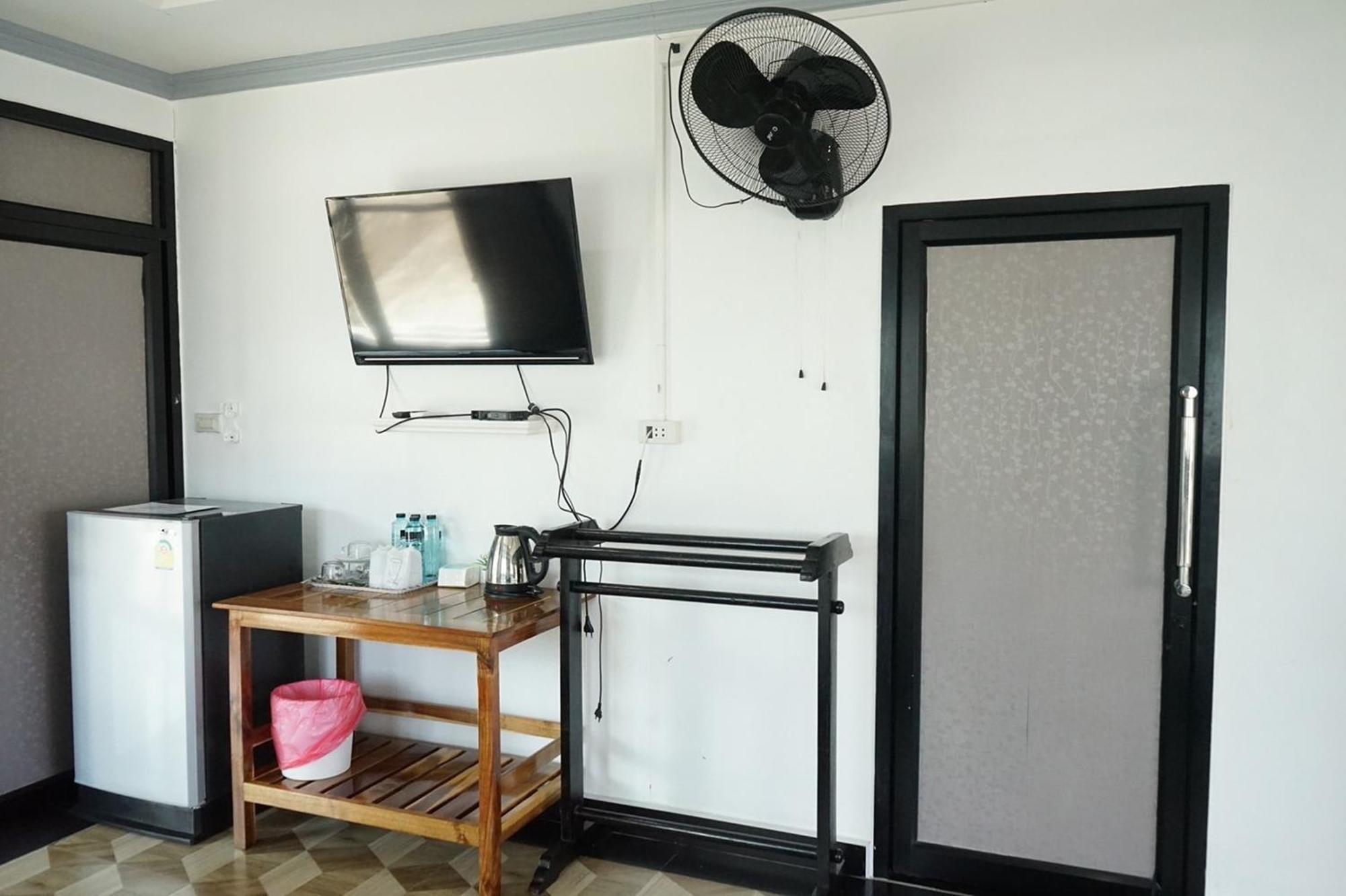 Chaiyai River Front Hotel Sichon Exterior photo