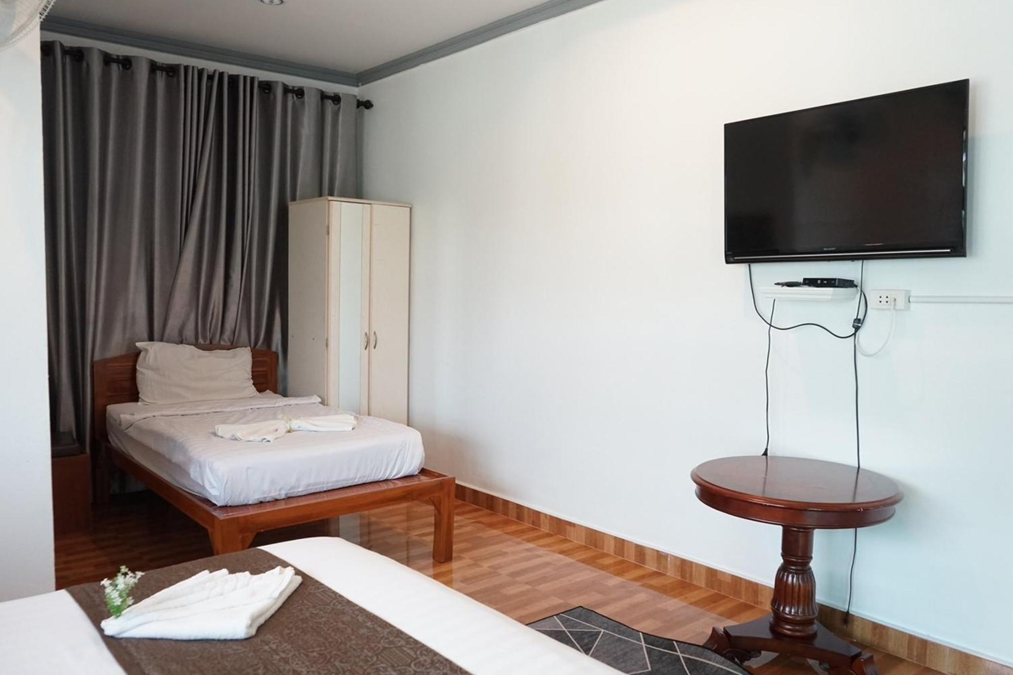 Chaiyai River Front Hotel Sichon Exterior photo