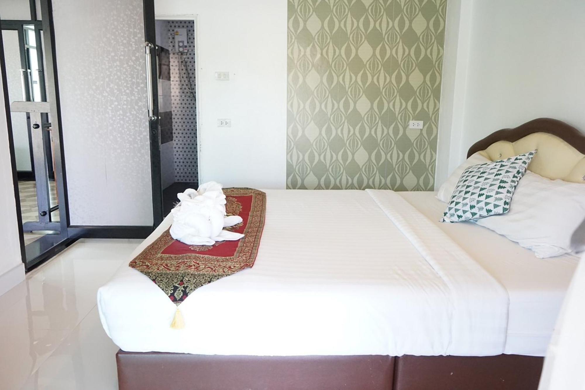 Chaiyai River Front Hotel Sichon Exterior photo