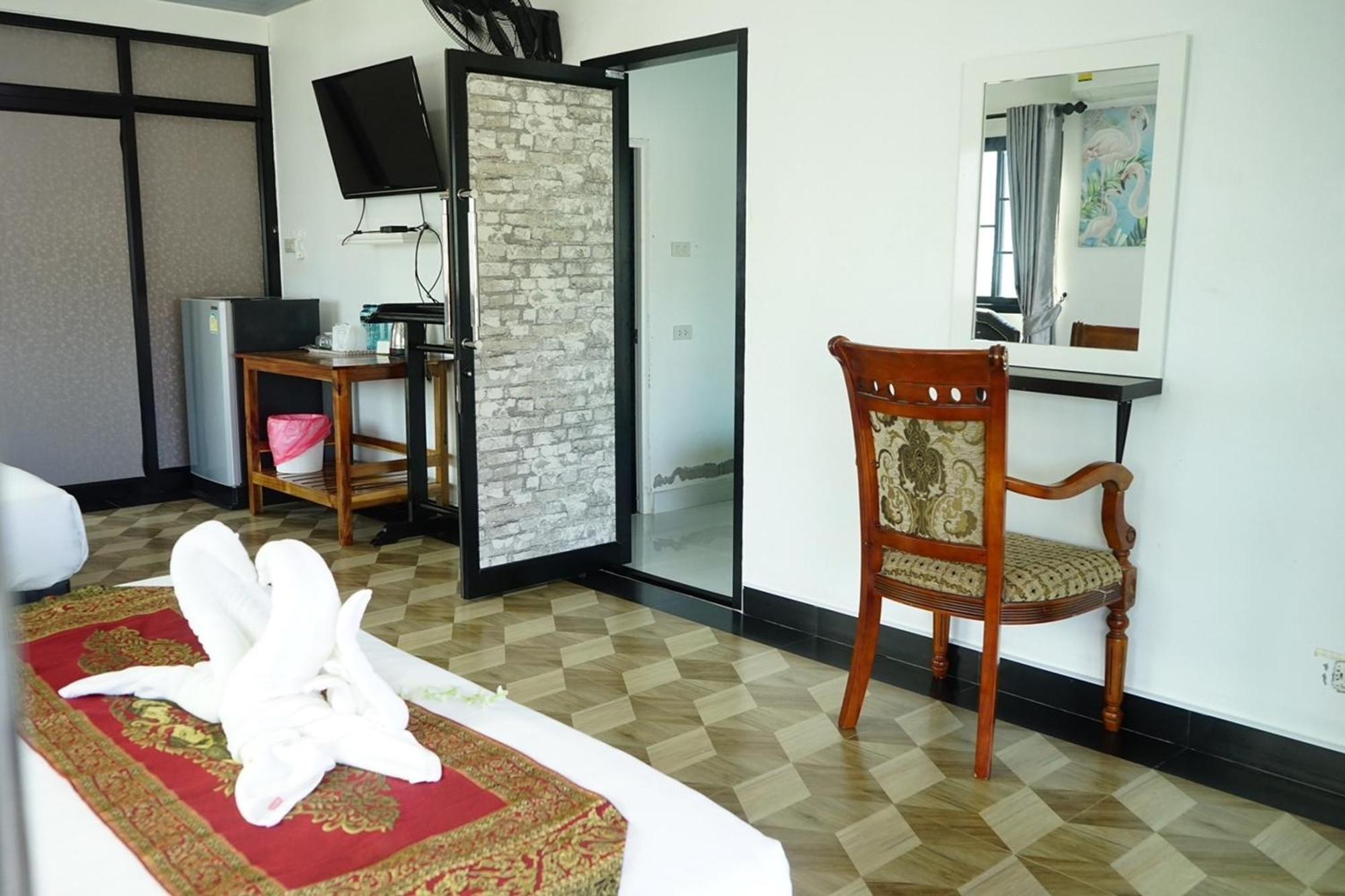 Chaiyai River Front Hotel Sichon Exterior photo