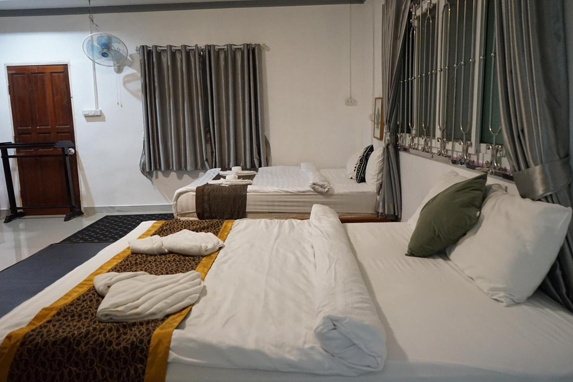 Chaiyai River Front Hotel Sichon Exterior photo