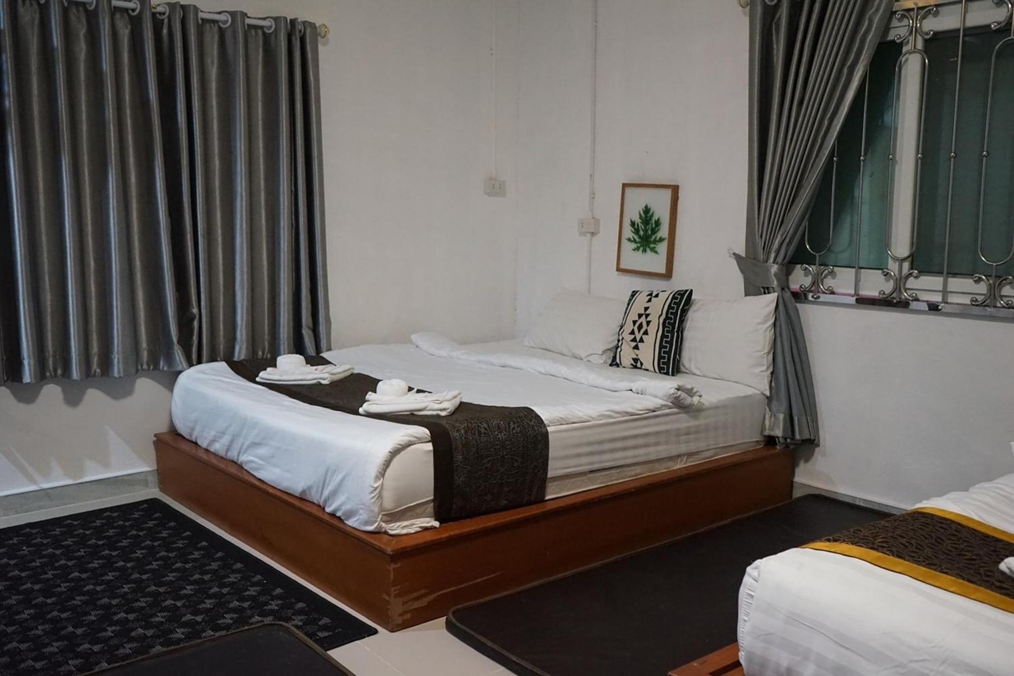 Chaiyai River Front Hotel Sichon Exterior photo